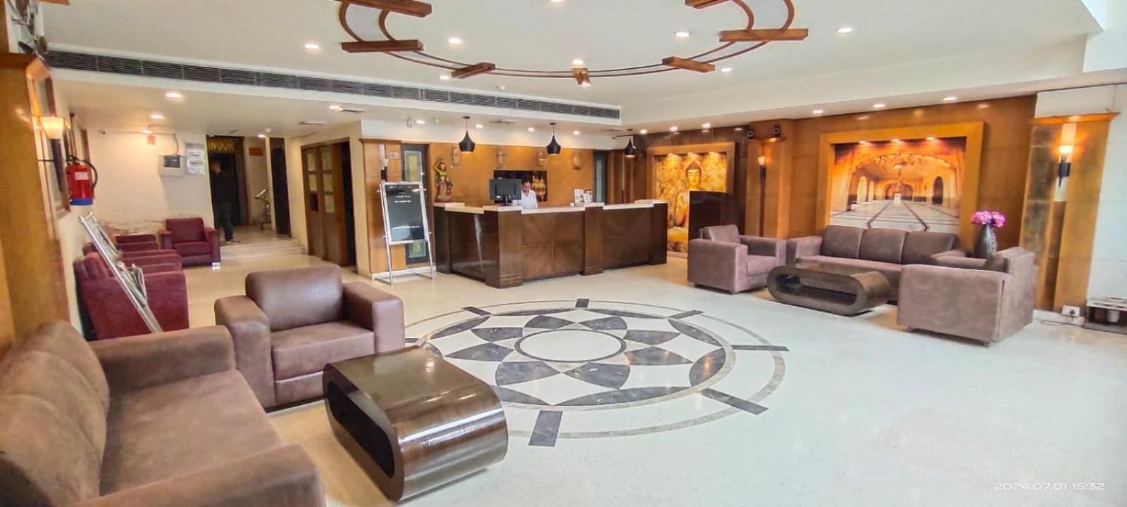 Hotel Queens Tower Amritsar Exterior photo